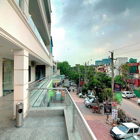 Hotel Staayz Premium Gurgaon Esterno foto