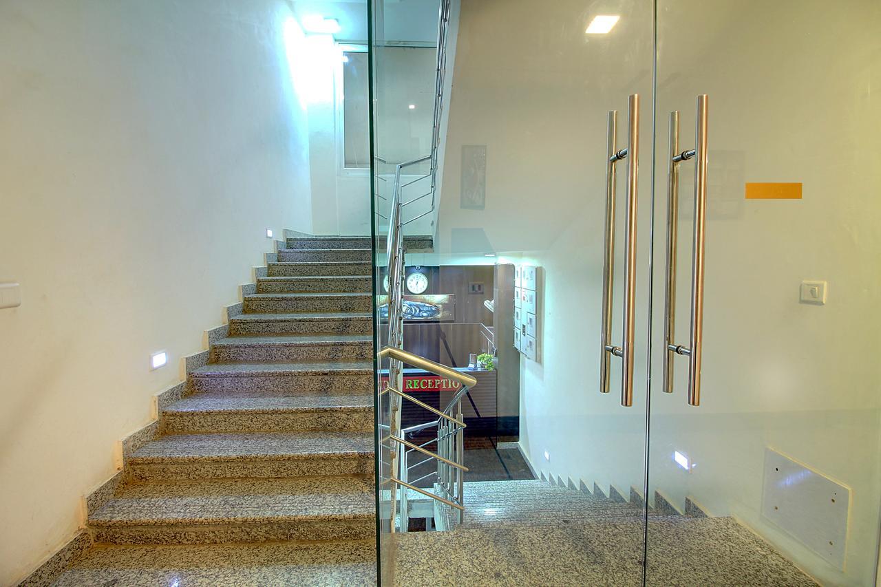 Hotel Staayz Premium Gurgaon Esterno foto