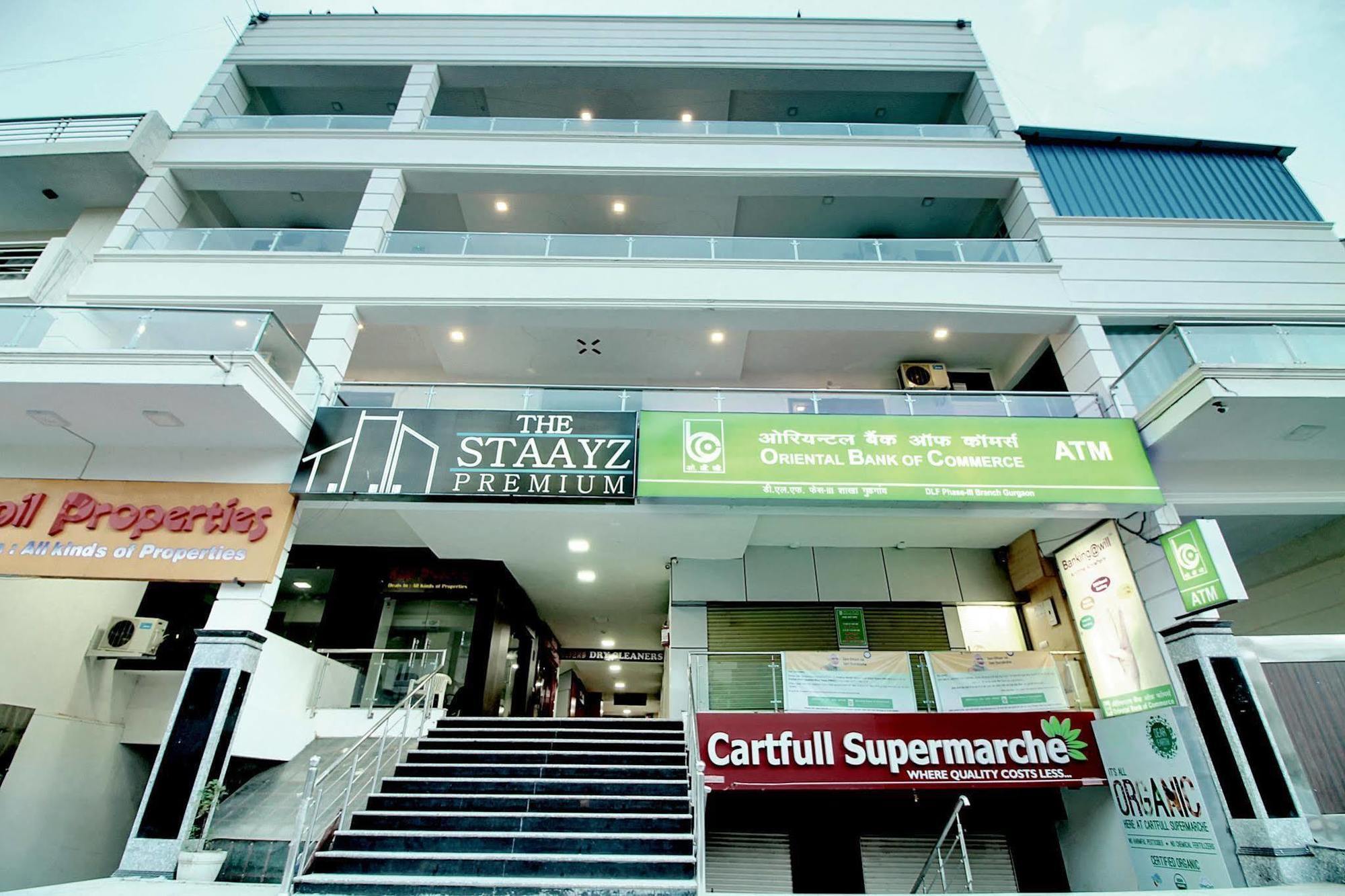 Hotel Staayz Premium Gurgaon Esterno foto