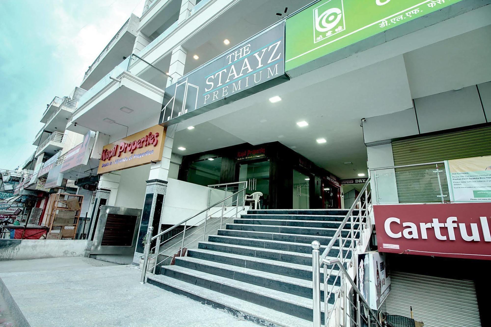 Hotel Staayz Premium Gurgaon Esterno foto
