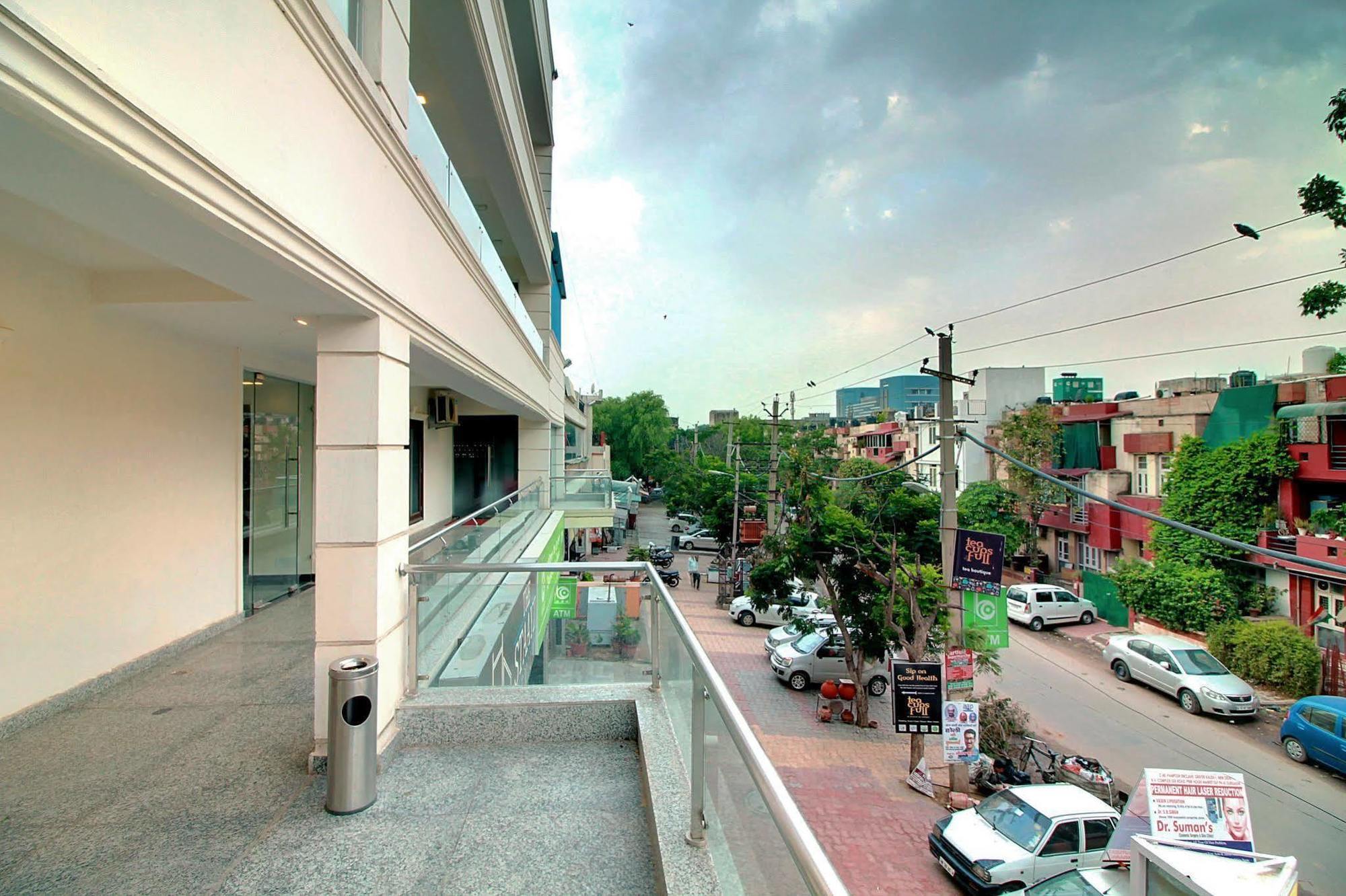 Hotel Staayz Premium Gurgaon Esterno foto