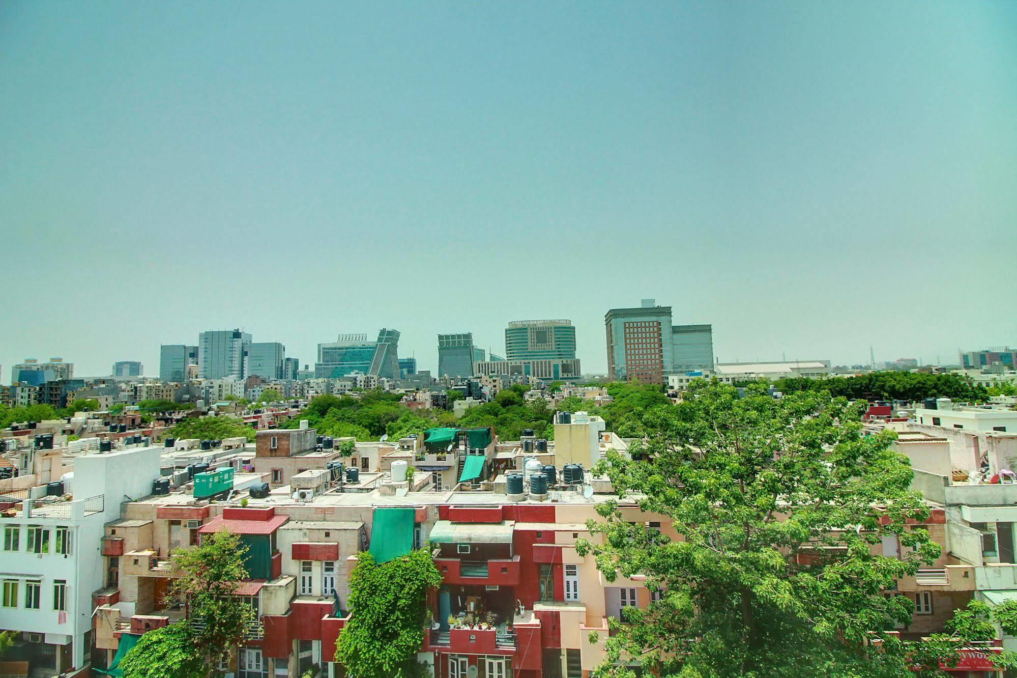 Hotel Staayz Premium Gurgaon Esterno foto