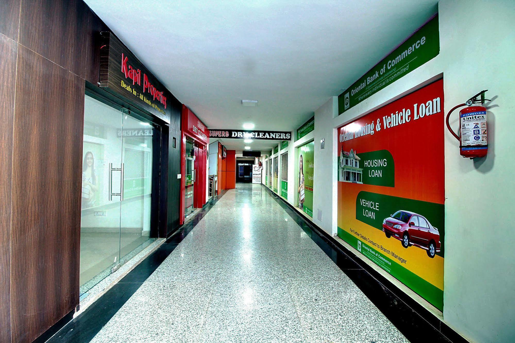 Hotel Staayz Premium Gurgaon Esterno foto