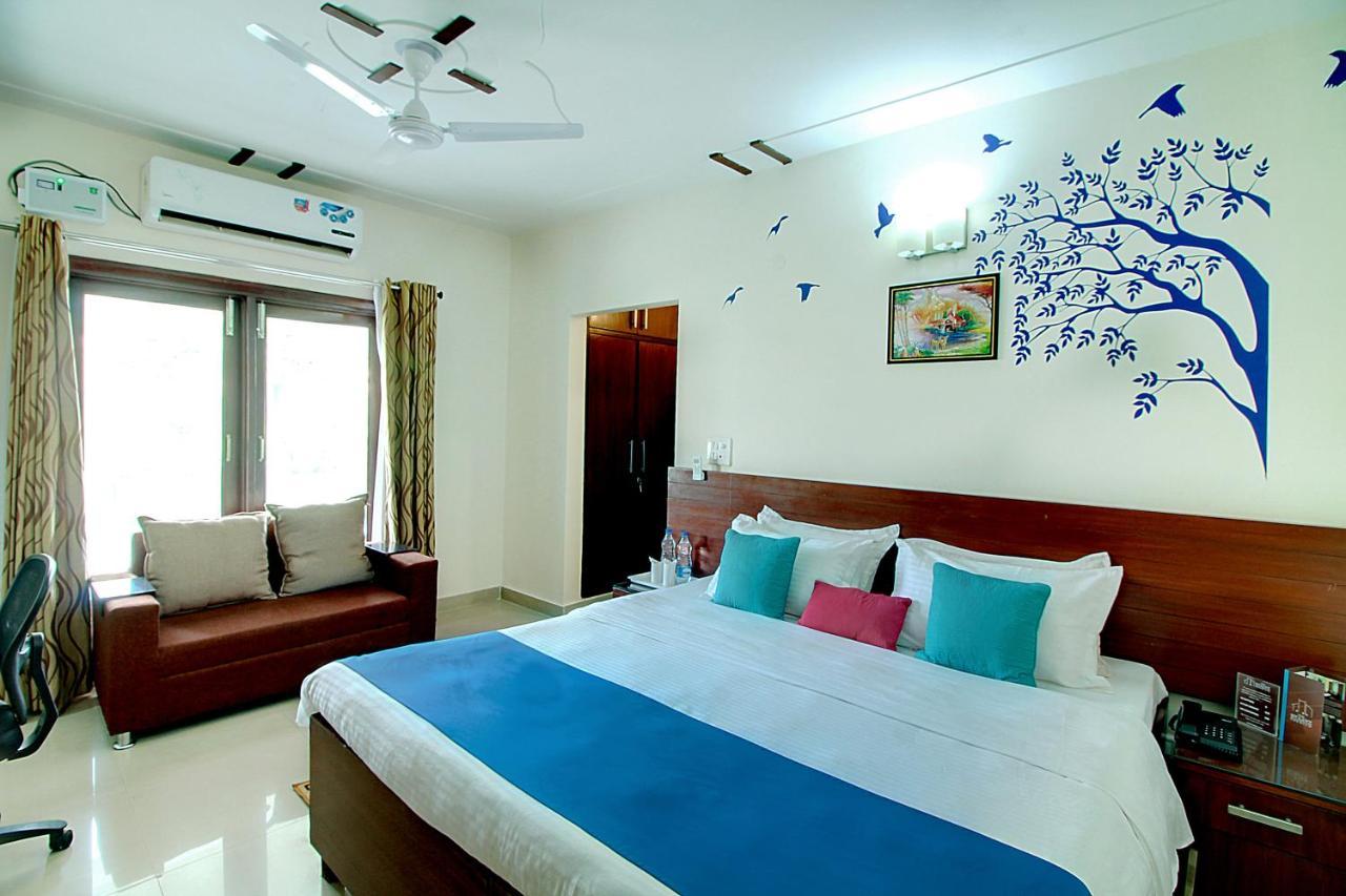 Hotel Staayz Premium Gurgaon Esterno foto