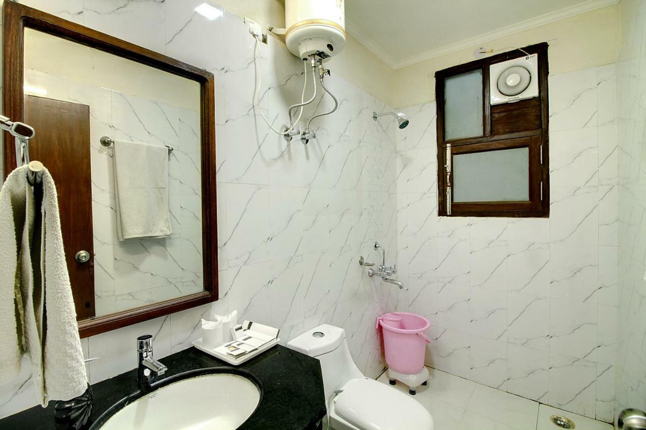 Hotel Staayz Premium Gurgaon Esterno foto